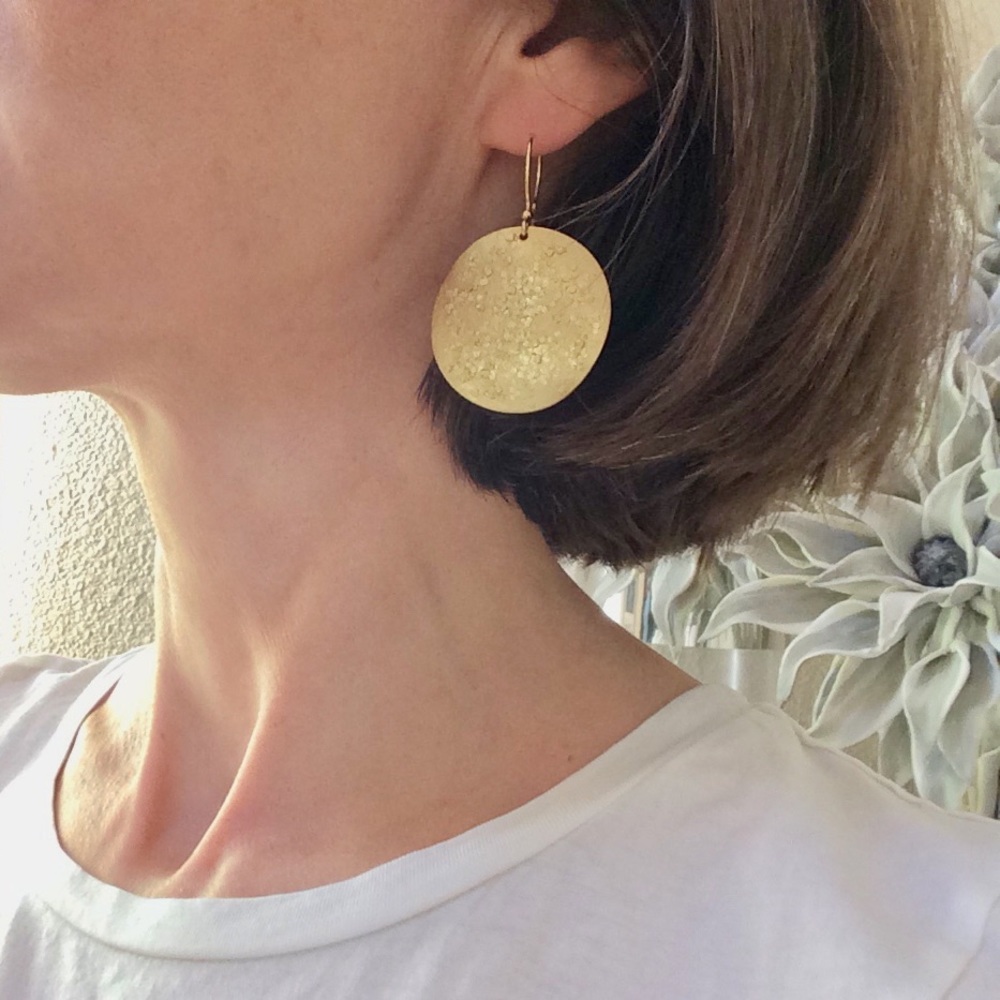NEW gold tone Earring - Picture 7 of 10